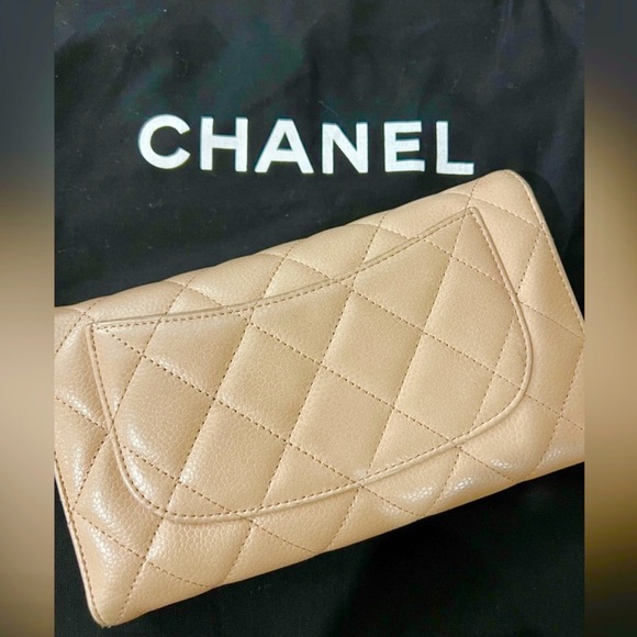 CHANEL Trifold Flap Long Wallet in Beige Caviar Skin - Picture 3 of 9